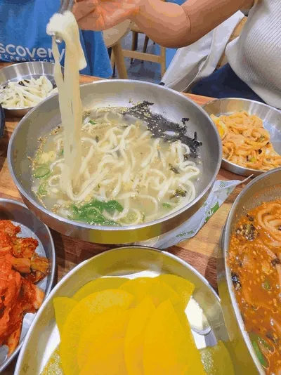 맑은 칼국수 면발 (움짤)
