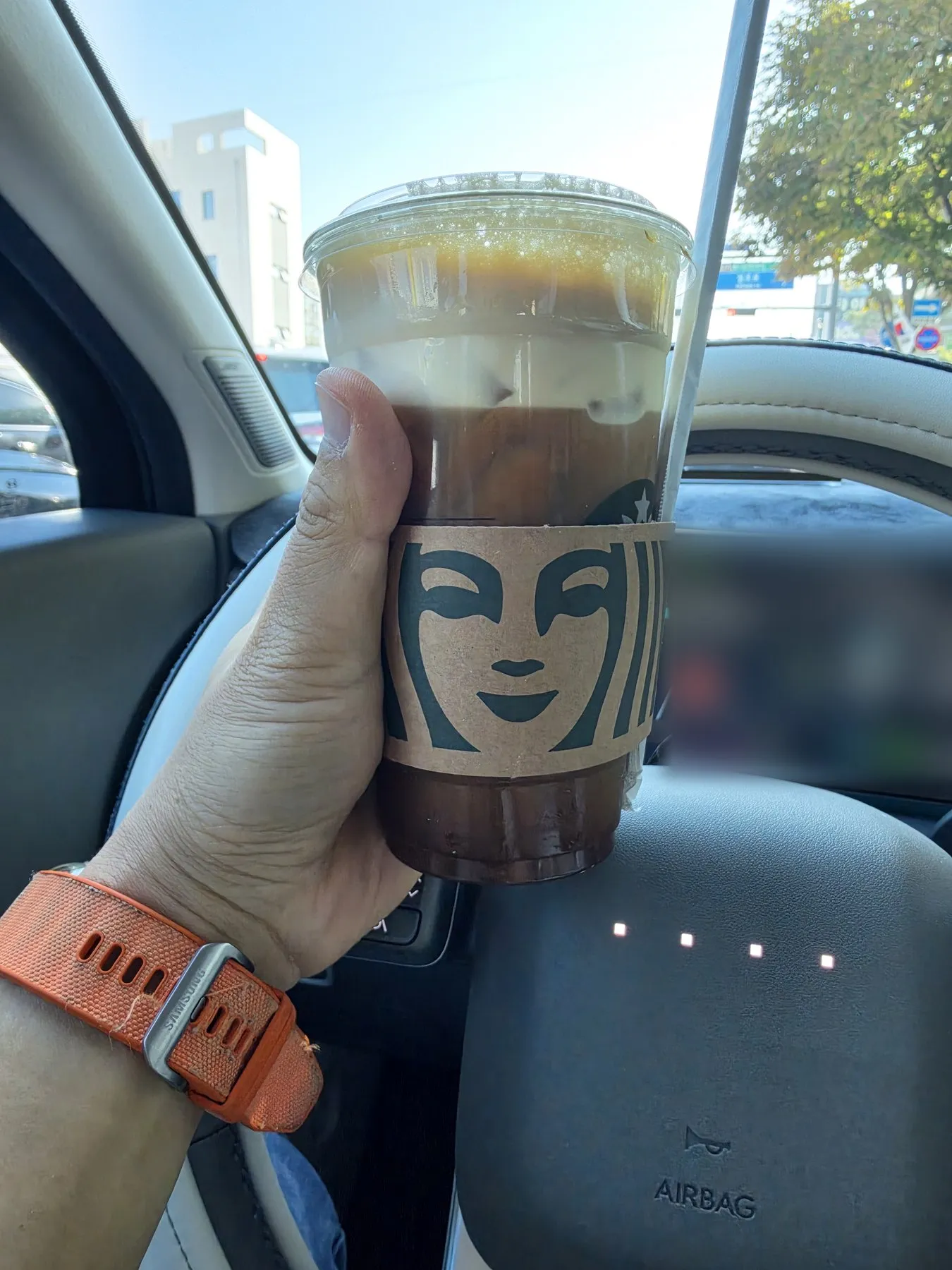 水原細柳DT店で受け取ったブロンド スターバックス エアロカーノ