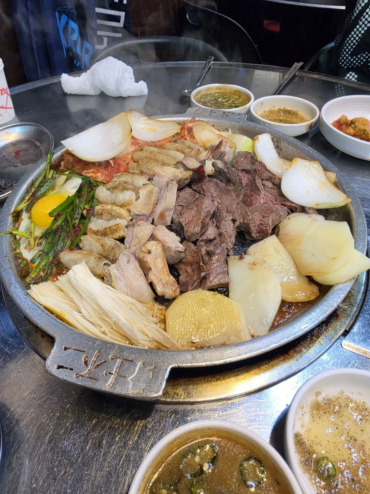 모둠 한 판 — 양파·감자·팽이버섯에 계란까지