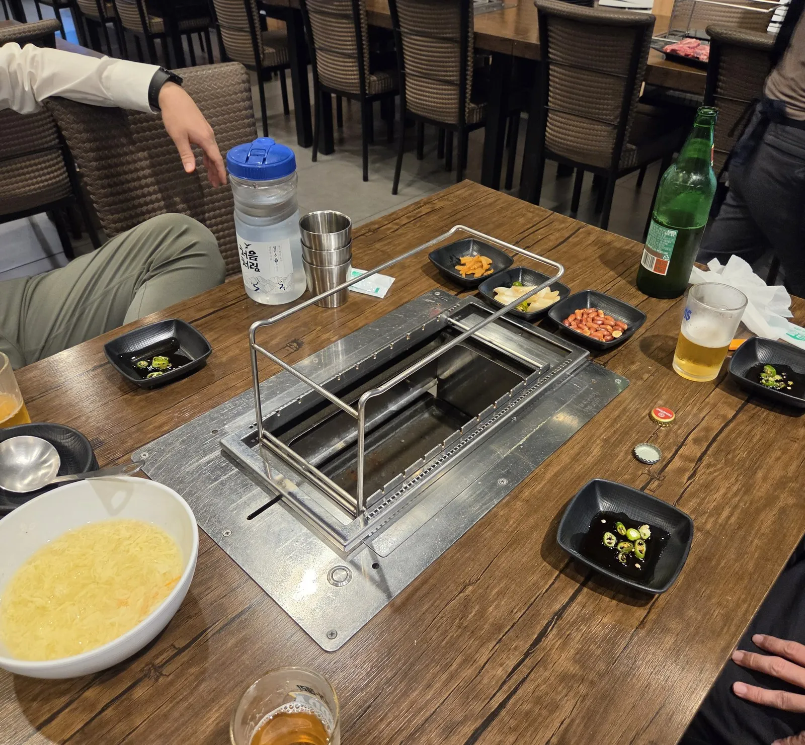 The table setting with the skewer grill and side dishes