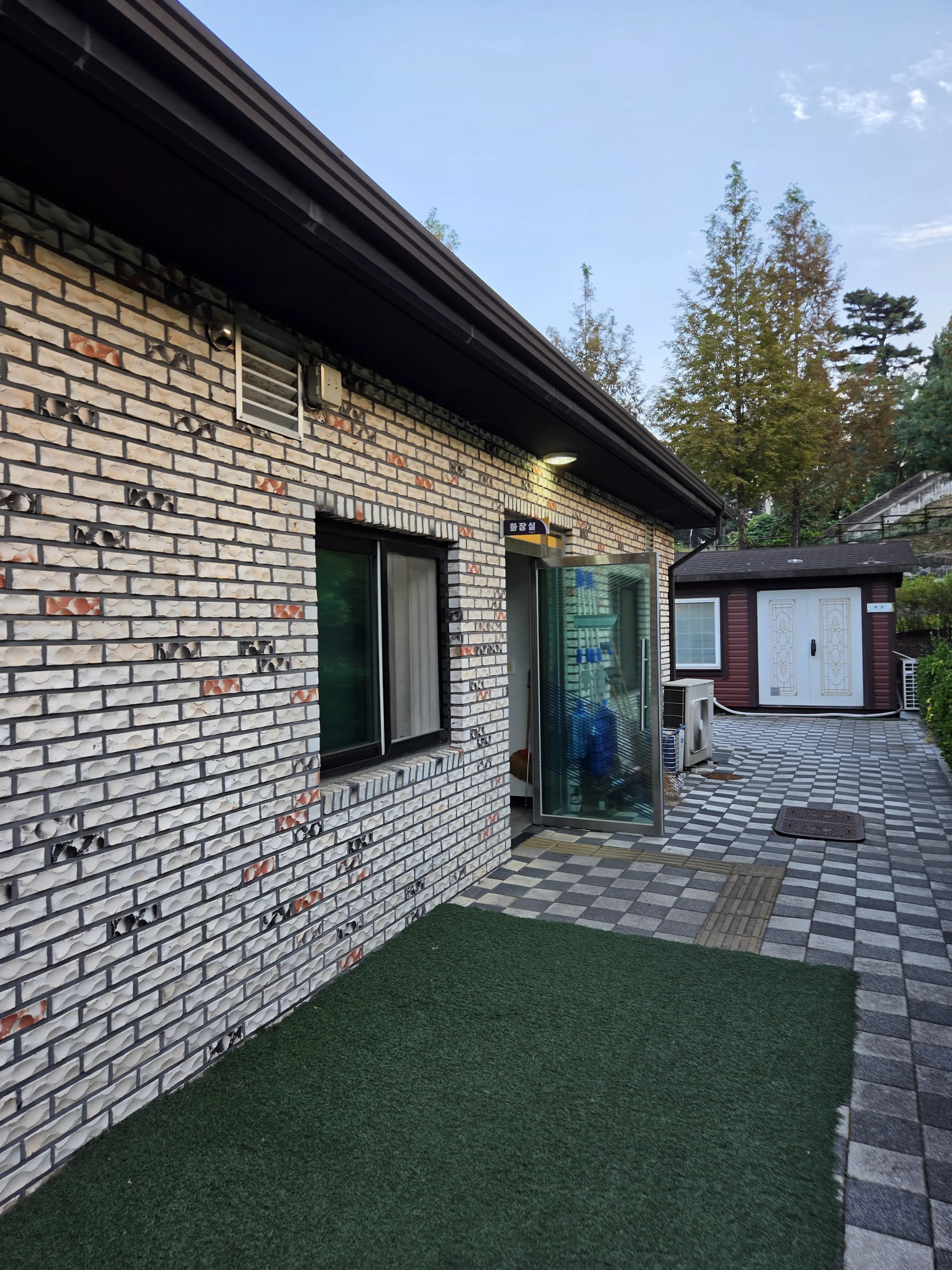 The path beside the building