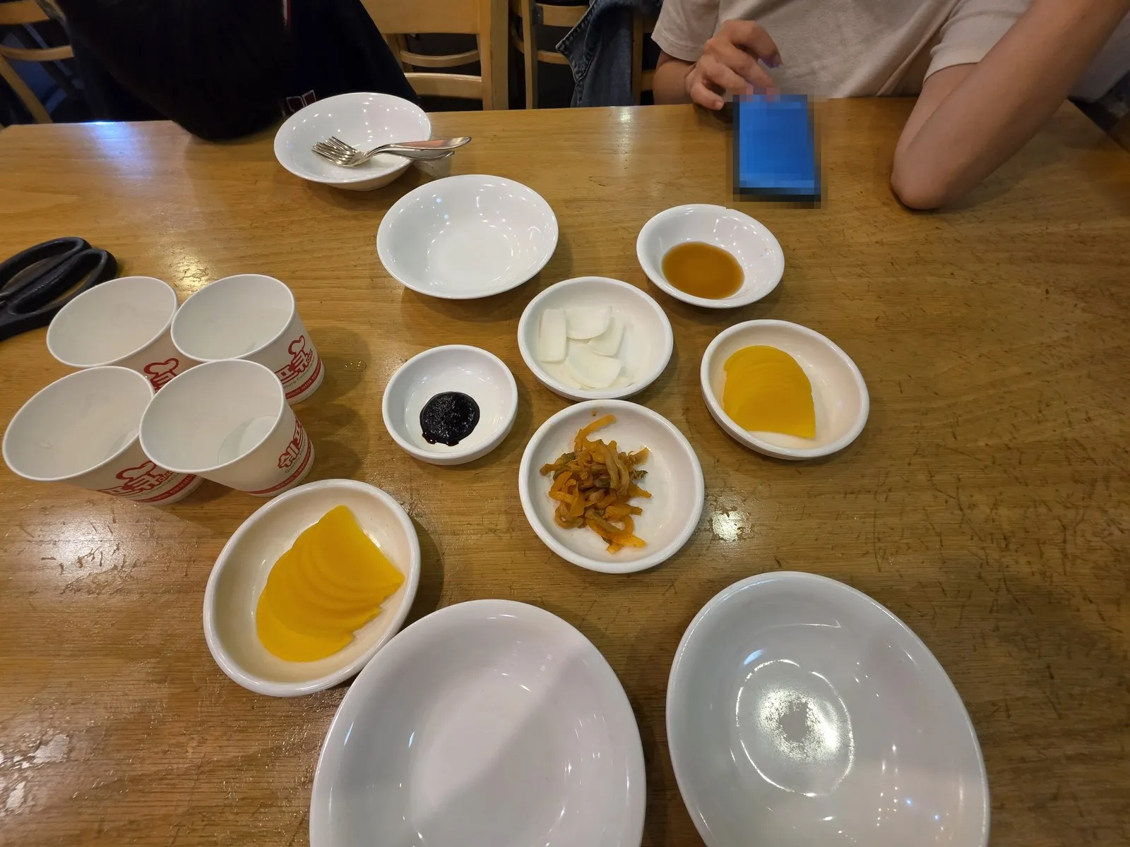 醃黃蘿蔔・洋蔥・黑醬・涼拌榨菜和醬油