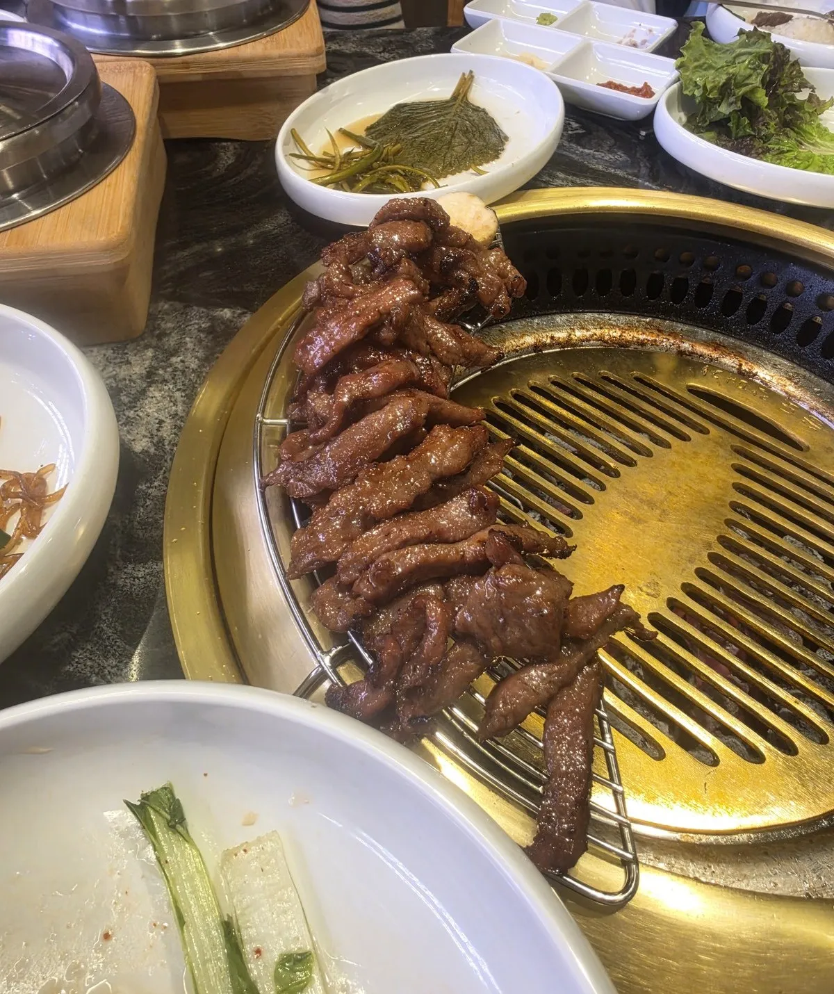 윤기 나게 구워진 갈매기살