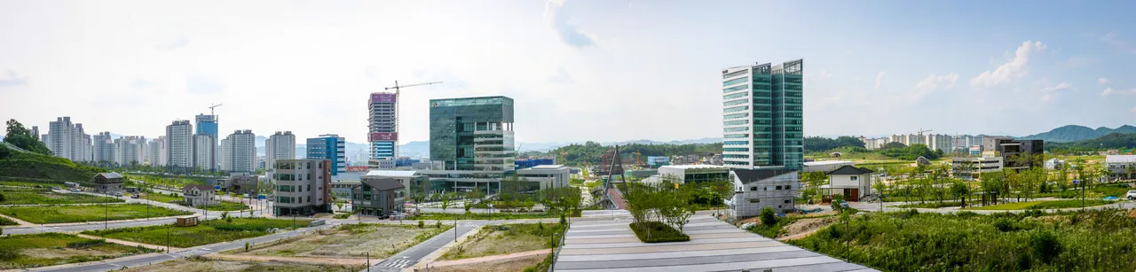 原州革新城市全景 — 原州革新城市的高樓大廈與市區全景（2015年6月）（照片：韓國觀光公社觀光照片庫・攝影 한국관광공사 김지호・公共授權第1類）