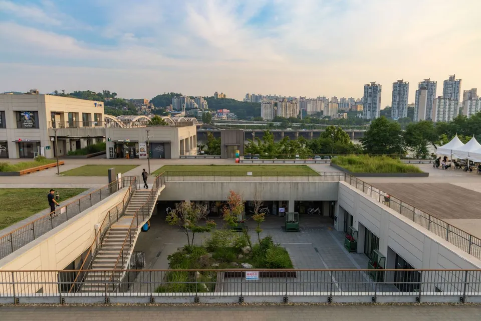 노들섬 — 노들섬複合文化空間戶外庭院（2024年6月）