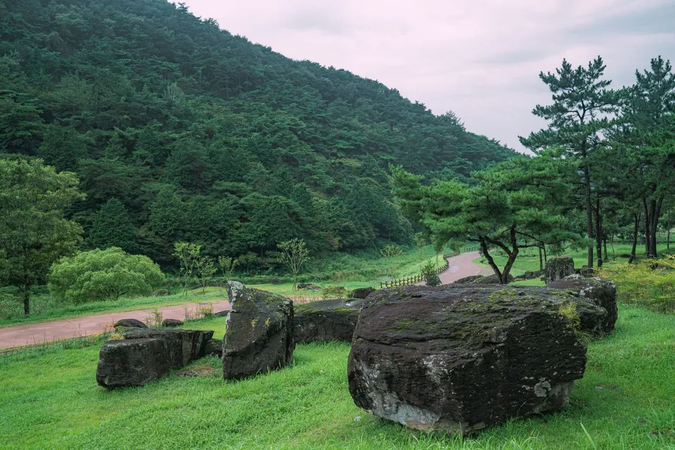 화순 고인돌 유적지 — 山路與支石墓相映成趣的遺址（2024年8月）