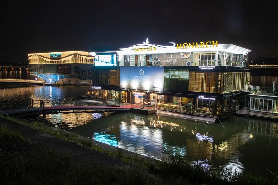 蠶院漢江公園 — 漢江上的首爾Wave藝術中心與水上咖啡廳夜景（2020年5月）