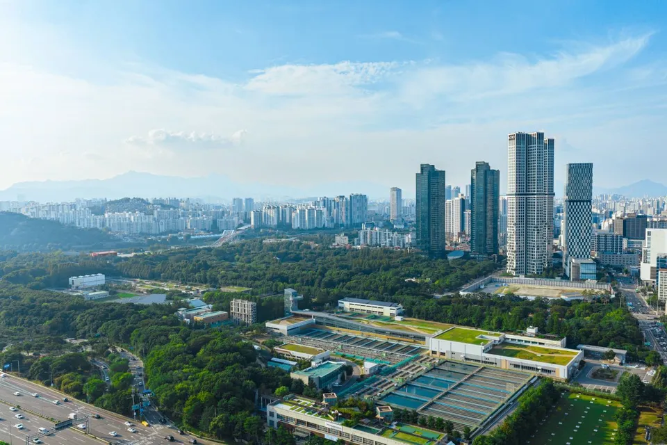 首爾林 — 首爾林與首爾市中心的空拍全景（2025年8月）