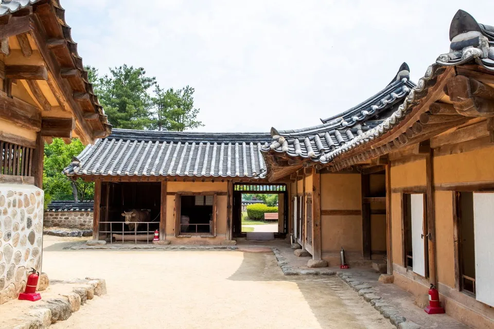 丁若鏞遺址 — 傳統韓屋故居的內院與瓦屋頂（2022年6月）