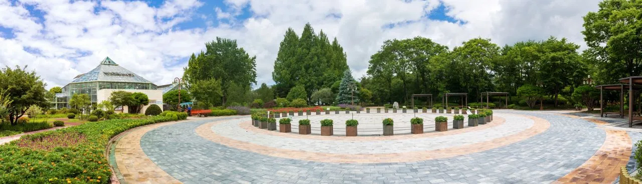 江原特別自治道立花木園（강원특별자치도립화목원）— 四季植物園與圓形廣場（2022年7月）（照片：韓國觀光公社觀光照片庫・攝影 한국관광공사 김지호・公共授權第1類）