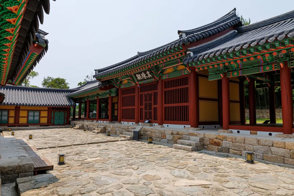 죽서루 — 단청과 기와가 돋보이는 전통 누각 (2025년 5월)