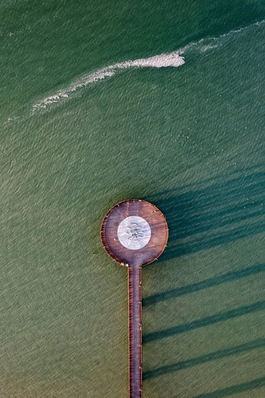濕橋湖觀光地 — 海上的圓形觀景台與長碼頭（2025年6月）（照片：韓國觀光公社觀光照片庫・攝影 김용훈・公共授權第1類）