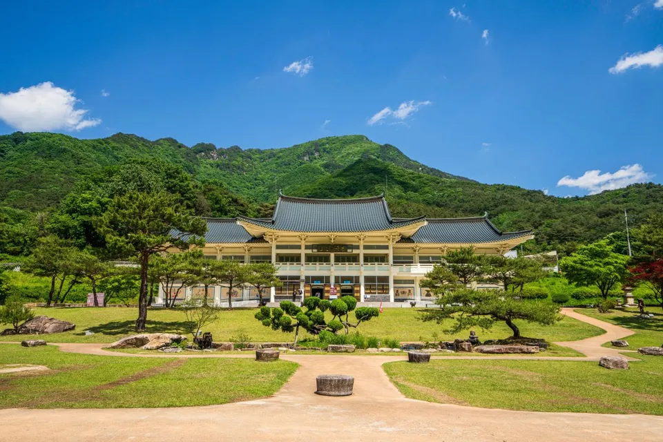 聞慶鳥嶺道立公園 — 以庭園與山為背景的古道博物館（2024年5月）