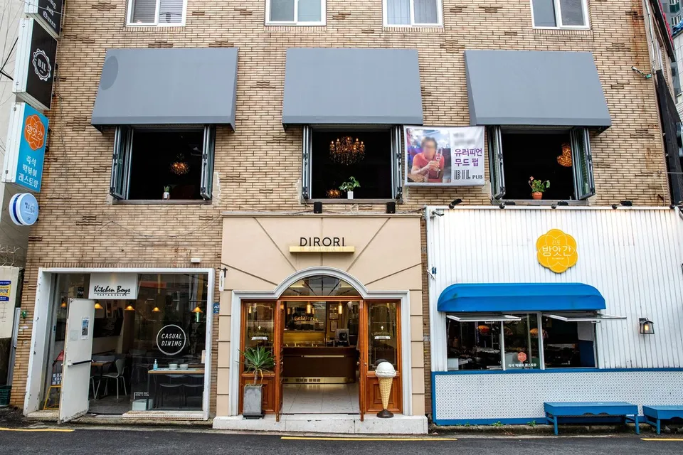 田浦咖啡街 — 咖啡館與餐飲店聚集於磚造建築中的巷弄（2020年10月）