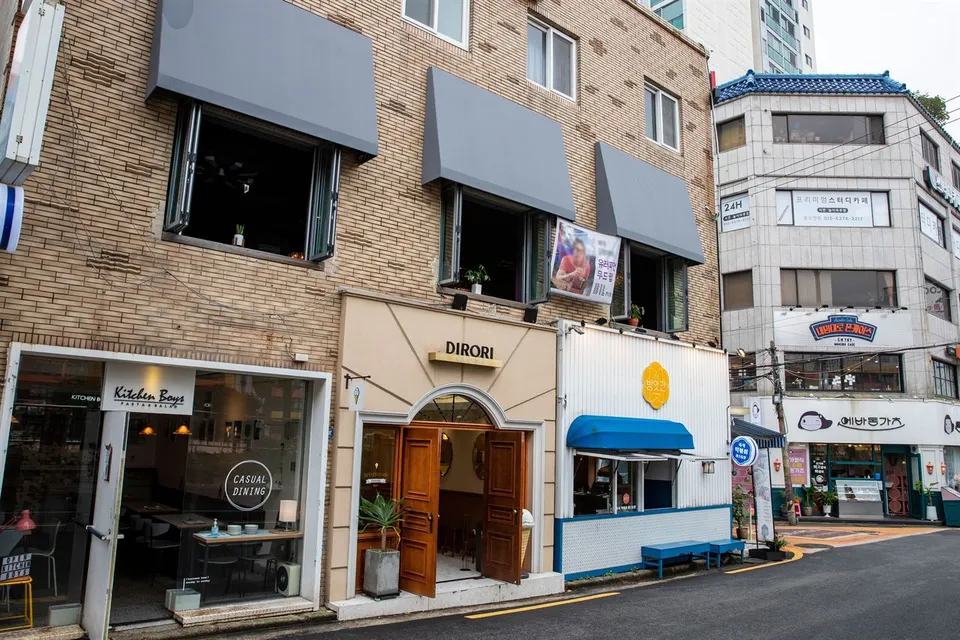 田浦咖啡街 — 咖啡館與餐飲店林立的街景（2020年10月）