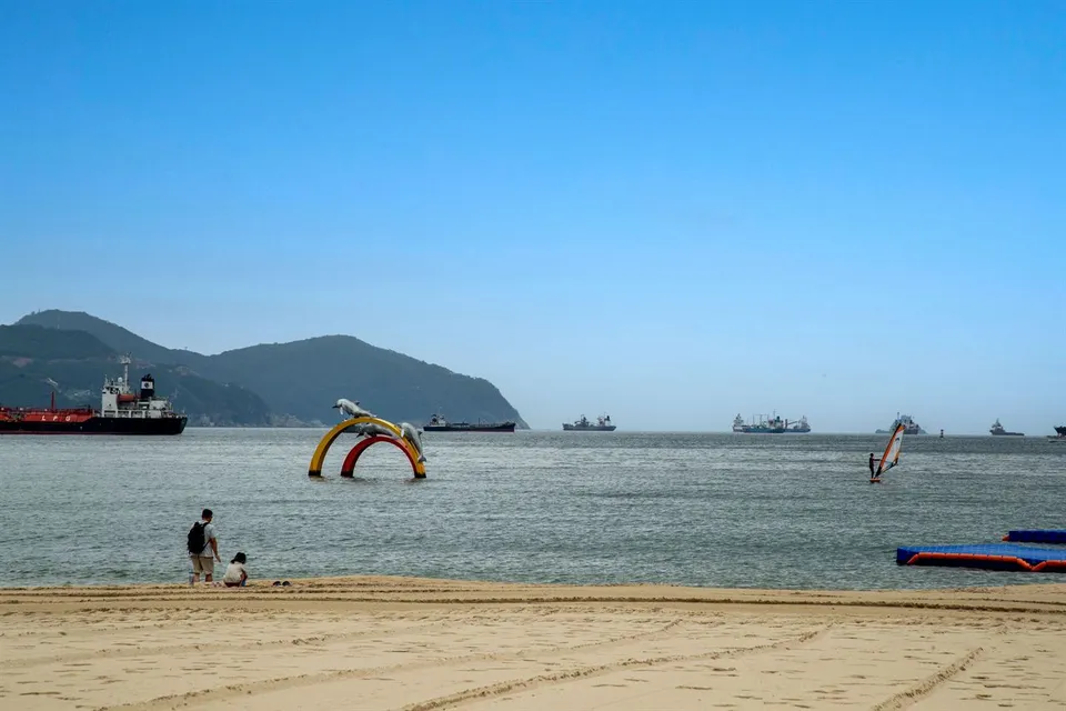 釜山松島海水浴場 — 松島海灘與海上的海洋休閒設施（2021年6月）