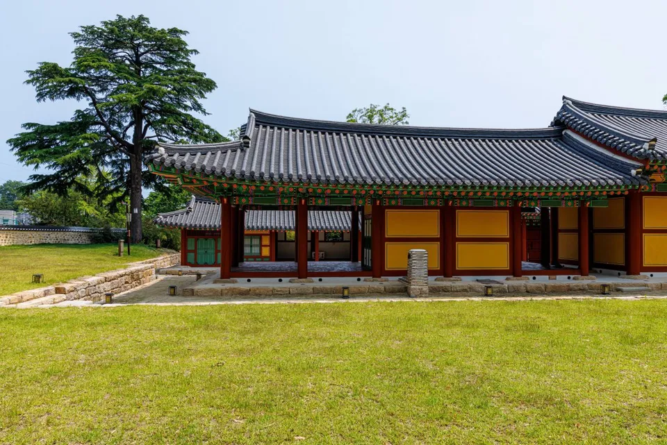죽서루 — 단청 누각과 기와지붕 (2025년 5월)