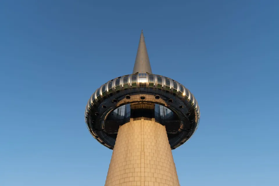 世博科學公園 — 藍天下的한빛탑（Hanbit Tower）瞭望台（2024年9月）