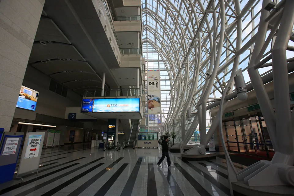 大邱展覽會議中心（EXCO） — EXCO內部大廳與展館導覽空間（2010年4月）
