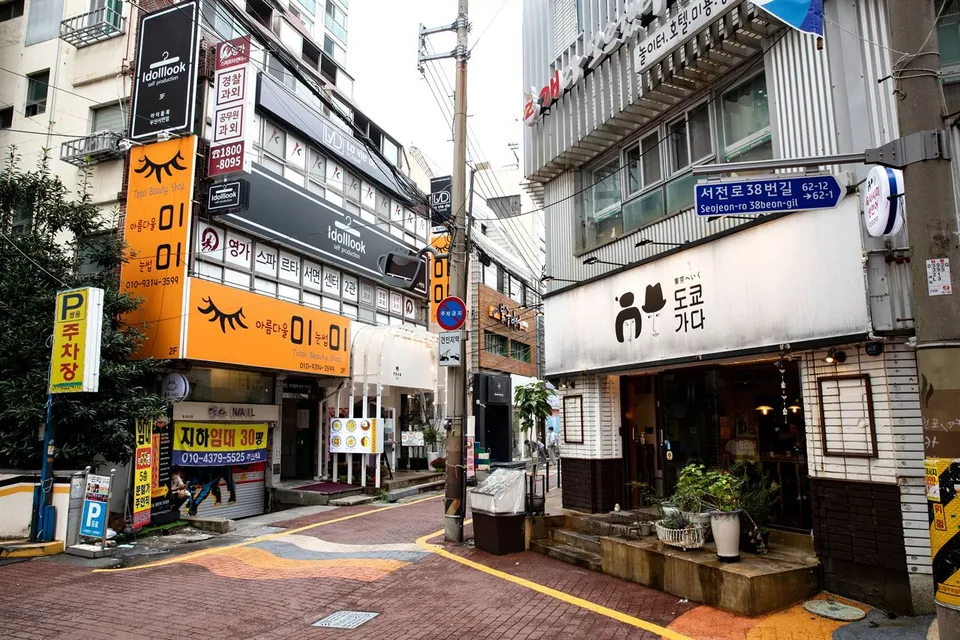 田浦咖啡街 — 招牌林立的咖啡街巷弄（2020年10月）