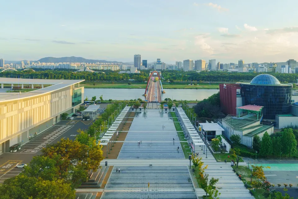 世博科學公園 — 世博科學公園與世博大橋全景（2024年9月）