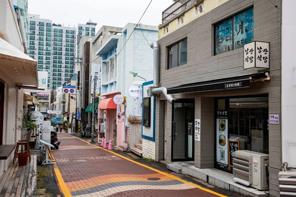 田浦咖啡街 — 咖啡館與餐飲店林立的巷道（2020年10月）