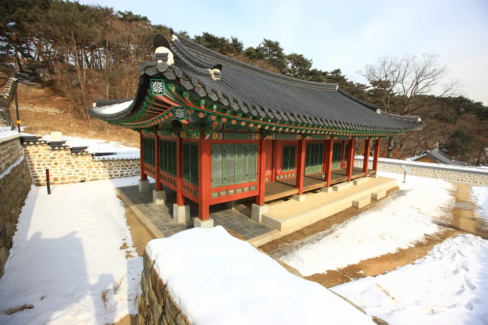 南漢山城行宮 — 白雪環繞的傳統韓屋建築（2011年1月）
