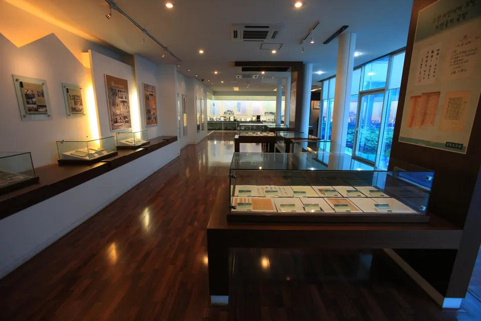 具常文學館 — 具常文學館文學資料展覽室（2010年5月）
