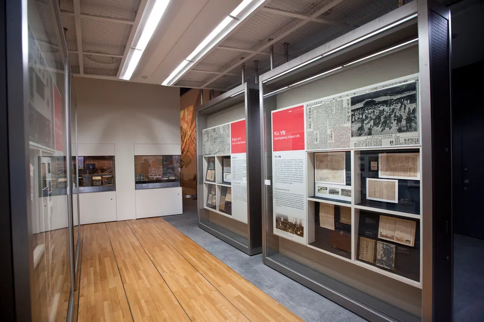 首爾歷史博物館 — 歷史資料展示櫃與參觀通道（2014年3月）