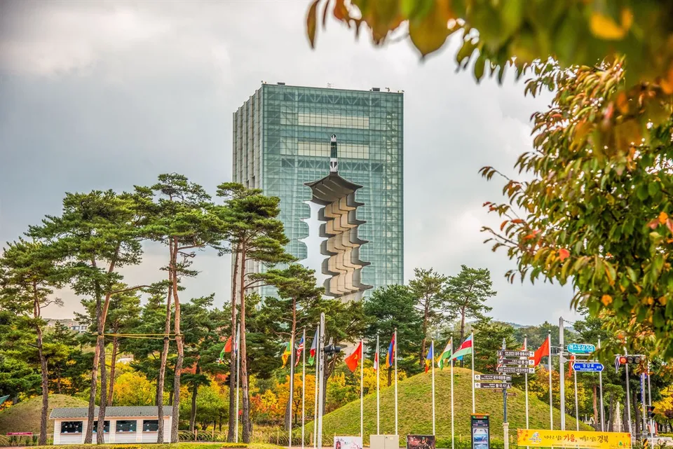 慶州世界文化世博公園 — 慶州塔與秋季楓葉森林（2018年11月）
