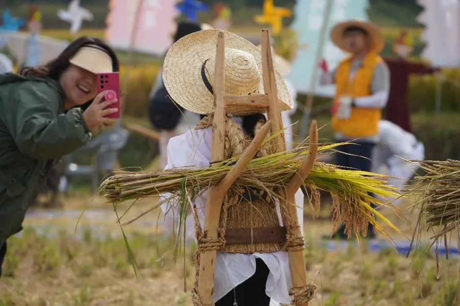 往屆活動 — 製作稻草人偶的體驗現場（照片：韓國觀光公社・公共授權第3類）