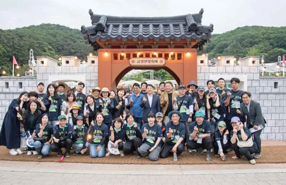 往屆活動 — 慶典城門樓前的團體紀念照