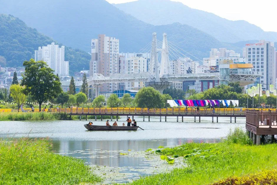 往屆活動 — 穿行於蓮花湖與橋下的渡船