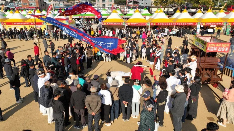 往屆活動 — 在活動會場上演的傳統遊戲表演