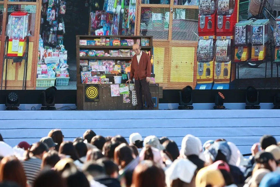 往屆活動 — 在觀眾面前舞台上進行的人物表演（照片：韓國觀光公社・公共授權第3類）